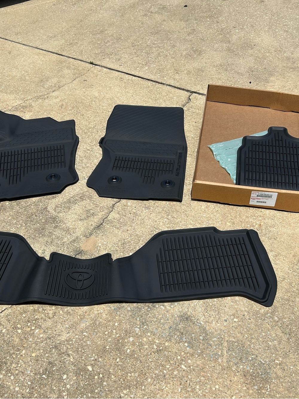 Toyota 4 Runner All-Weather Black Floor Mats Set 3 Row gas authentic New